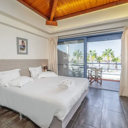 Ianos Bay ホテル 3*