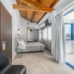 Ianos Bay 酒店