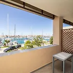 Ianos Bay 酒店