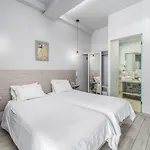 Ianos Bay 酒店