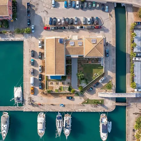 Ianos Bay 3*