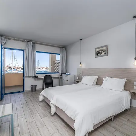 מלון Ianos Bay 3*