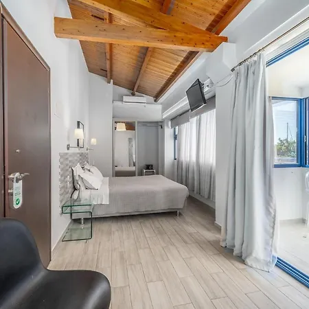 Ianos Bay Hotel