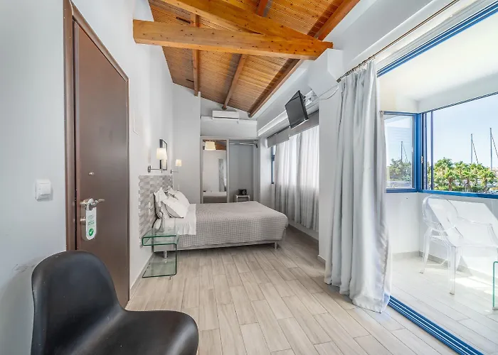 Ianos Bay 3*